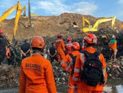 Longsor TPST Bantargebang Bekasi Tewaskan Tiga Orang, Tim SAR Masih Data Korban