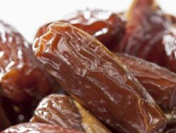 Perlukah Kurma Dicuci Sebelum Dimakan? Ini Penjelasannya