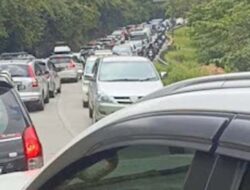 Kemacetan Parah di Sitinjau Lauik Akibat Kendaraan Mogok, Antrean Capai 2 Km