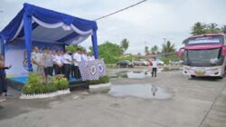 Gubernur Mahyeldi lepas peserta program Balik Gratis 2026.