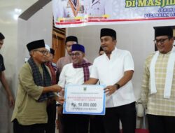 Wagub Sumbar Melakukam Safari Ramadan ke Masjid Al- Amin Lima Kaum