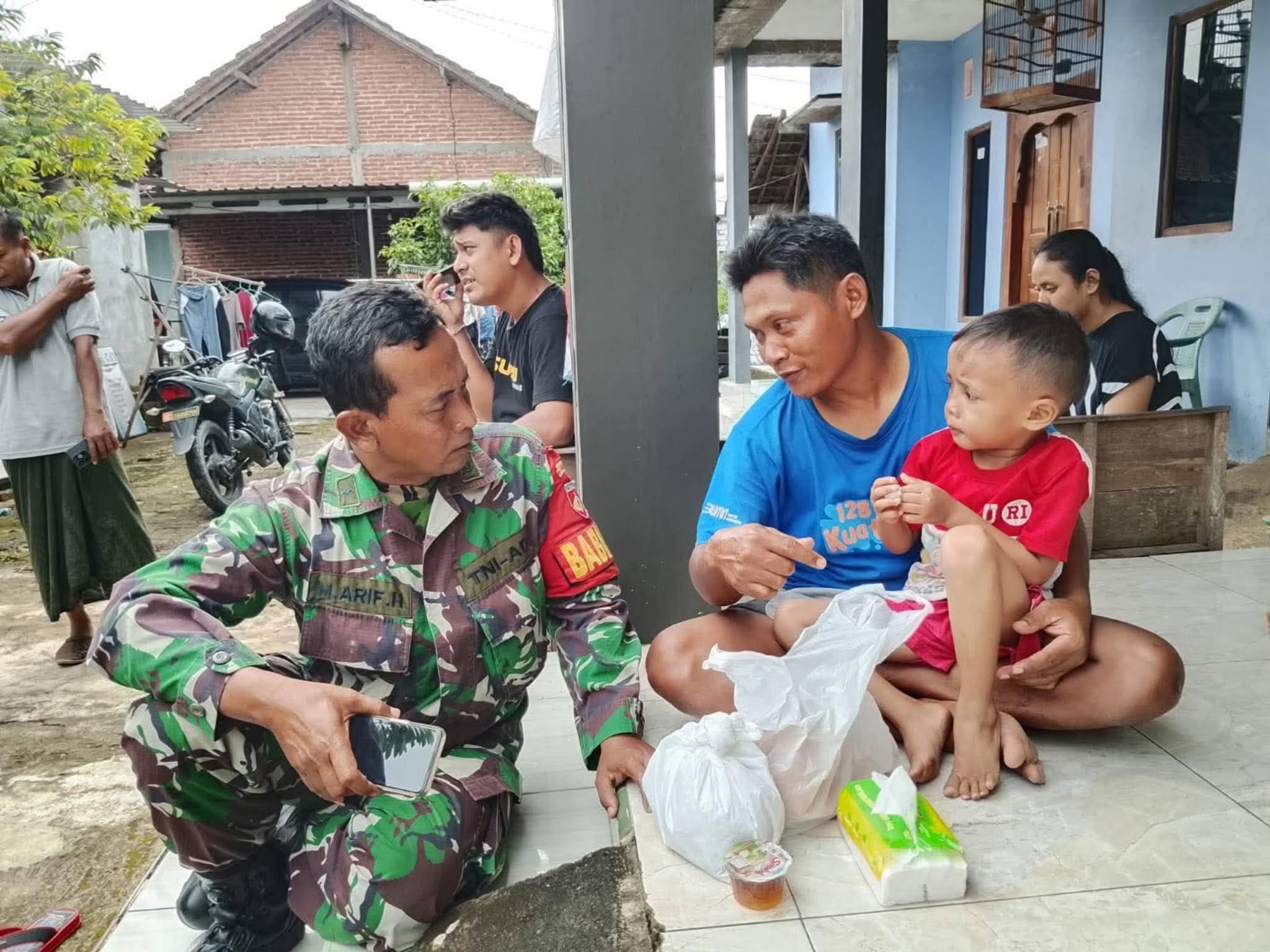 Gerak Cepat Babinsa Kodim Kudus Temukan Anak Tersesat 