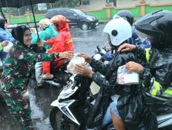 Ramadan Penuh Berkah, Wingdik 400/Matukjur Tebar Kepedulian dengan Berbagi 150 Nasi Box