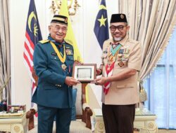 Gubernur Jambi Terima Penghargaan Tertinggi Pengakap Malaysia