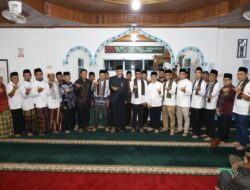 Gubernur Akhiri Kegiatan Safari Ramadannya di Solok Selatan dengan Penyerahan Bantuan untuk Masjid Baiturrahman