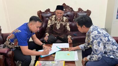 Kantor Pertanahan Labuhanbatu Serahkan Sertipikat Tunggakan PTSL di Kualuh Hulu