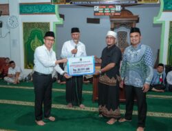 Safari Ramadan di Pasaman Barat, Gubernur Mahyeldi Salurkan Bantuan dan Tampung Aspirasi Warga
