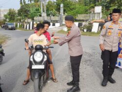 Pengendara Dihentikan Polisi di Marbau, Ternyata Dapat Takjil Gratis di Sore Ramadan