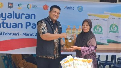 Bulog Pantau Langsung Pembagian Beras dan Minyakita untuk 2.009 Warga Labuhanbatu