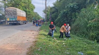 Jelang Idul Fitri, DLH Labuhanbatu Kerahkan Ratusan Petugas Bersihkan Jalinsum