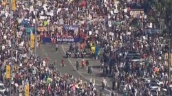 Gelombang kemarahan publik di Amerika Serikat memuncak. Jutaan warga turun ke jalan dalam aksi bertajuk “No Kings” yang digelar serentak di berbagai kota pada Sabtu waktu setempat