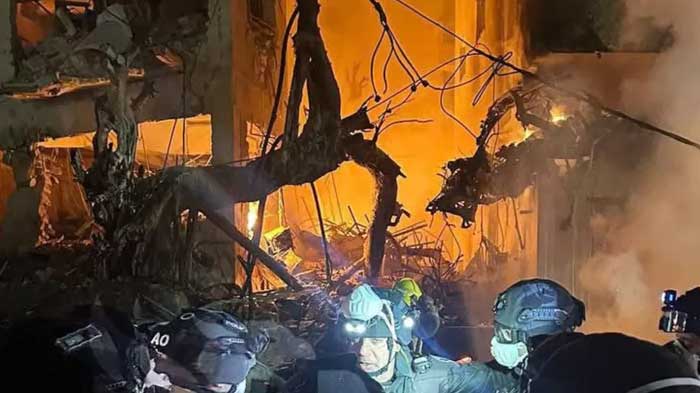 Rudal Iran hantam tempat perlindungan warga Israel, puluhan tewas.