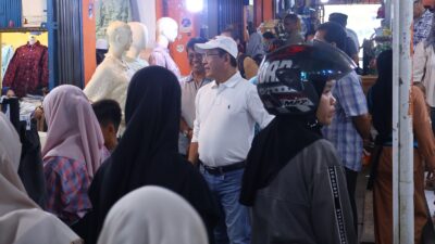 Pasar Pusat Payakumbuh Dipadati Pembeli, Wako Zulmaeta Nilai Daya Beli Masyarakat Terjaga