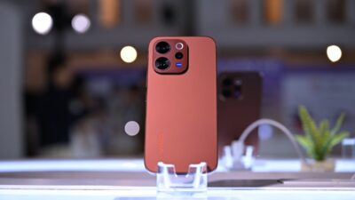 Vivo V70 hadir dalam varian dengan kapasitas penyimpanan lebih besar.