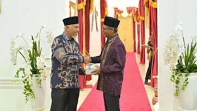 Gubernur Sumbar, Mahyeldi Ansharullah dan mantan Kajati Sumbar Muhibuddin.