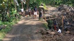 Pondasi Harapan dari Bawah Jembatan: Awal Jalan Lebih Lebar untuk Warga.