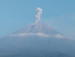 Erupsi Semeru Terjadi 9 Kali, Warga Diminta Waspada