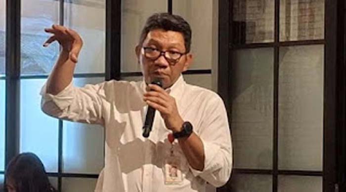 Kepala OJK Sumbar Roni Nazra.