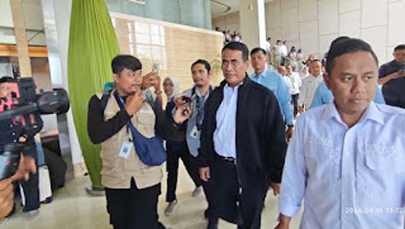 Menteri Pertanian RI Amran Sulaiman usai diwawancarai wartawan.