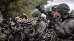 Israel menangkap empat tentaranya atas tuduhan menjadi mata-mata Iran.