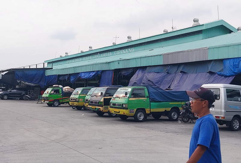 Meningkatkan akses layanan keuangan serta mendorong digitalisasi dan pembiayaan bagi pedagang pasar tradisional.