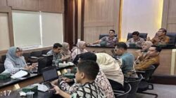 Dinas Kominfo dan BPS Pariaman melaksanakan rapat evaluasi dan pembinaan EPSS.