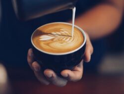 Minum Kopi Setelah Obat, Berapa Lama Jeda yang Aman? Ini Penjelasannya