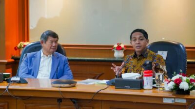 Ketua Satgas Inovasi Pembiayaan Pengelolaan Taman Nasional Hashim Djojohadikusumo dan Menhut Raja Juli Antoni.