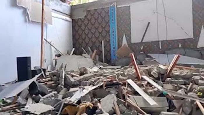 Kerusakan bangunan di wilayah terdampak pascagempa bumi magnitudo 7,6