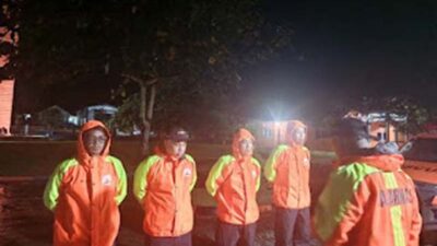 Mobil Terjebak Banjir, Dua Penumpang Terseret Arus di Pasaman