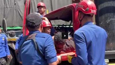 Kecelakaan lalu lintas truk engkel ves truk tronton di Magelang