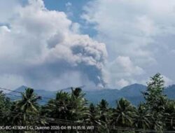 Erupsi Gunung Dukono Sebarkan Abu ke Timur