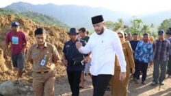 Wali Kota Fadly Amran meninjau langsung pengerjaan bantuan rehabilitasi