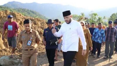 Wali Kota Fadly Amran meninjau langsung pengerjaan bantuan rehabilitasi