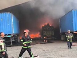 Gudang Ekspedisi di Medan Terbakar Hebat, Kerugian Ditaksir Miliaran Rupiah