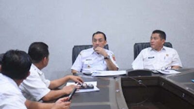 Wakil Bupati Agam, Muhammad Iqbal, menghadiri rapat.