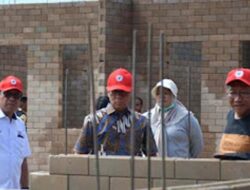 Dirut SIG Indrieffouny Tinjau Pembangunan 150 Huntap Berbahan Sepablock di Padang