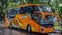 Bus Fajar Riau dengan armada Jetbus 5 bersasis Mercy 1626.
