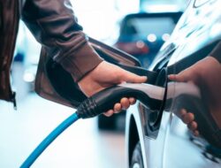 Aturan Pajak Mobil Listrik Berubah, BBM Nonsubsidi Ikut Naik