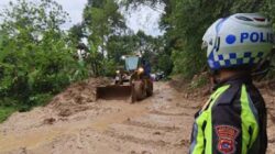 Proses Pembersihan Longsor Masih Berlangsung, Jalur Pasaman-Bukittinggi Buka Tutup
