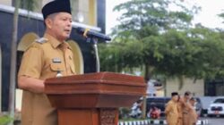 Bupati Pasaman Welly Suhery memimpin apel gabungan ASN.