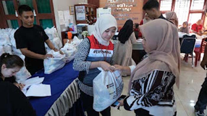 Pertamina Gelar Pasar Murah, Seribu Warga Padang Nikmati Sembako Rp30 Ribu.