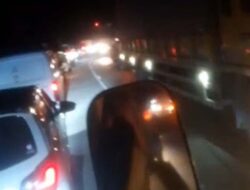 Truk Mogok di Sitinjau Lauik Picu Kemacetan Parah hingga 4 Kilometer