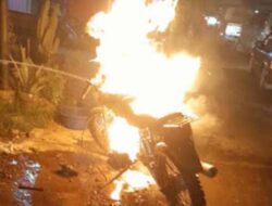 Motor Terbakar di Jalan Ahmad Yani Jombang, Diduga Akibat Tangki Bocor