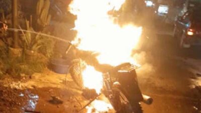 Motor Terbakar di Jalan Ahmad Yani Jombang, Diduga Akibat Tangki Bocor