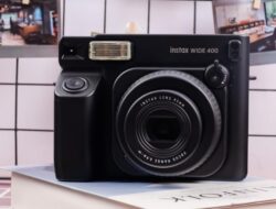 Kamera Instan Kembali Tren, Fujifilm Hadirkan Instax Wide 400 Warna Hitam