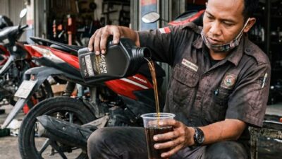 Ilustrasi oli kendaraan.