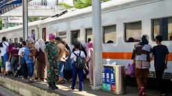 Lonjakan penumpang di Stasiun Padang.
