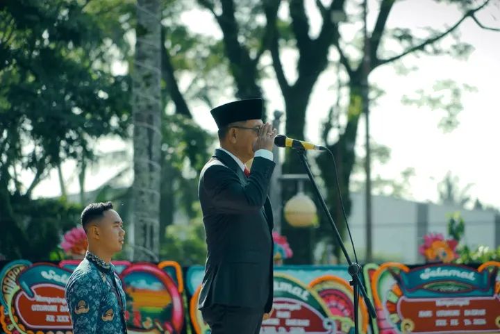 Bupati Solok Selatan pimpin upacara Hari Otonomi Daerah di Pemkab Solok Selatan.