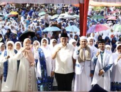 Ribuan Peserta ‘Dakwah’ BKMT Sumbar di Pantai Gandoriah Pariaman